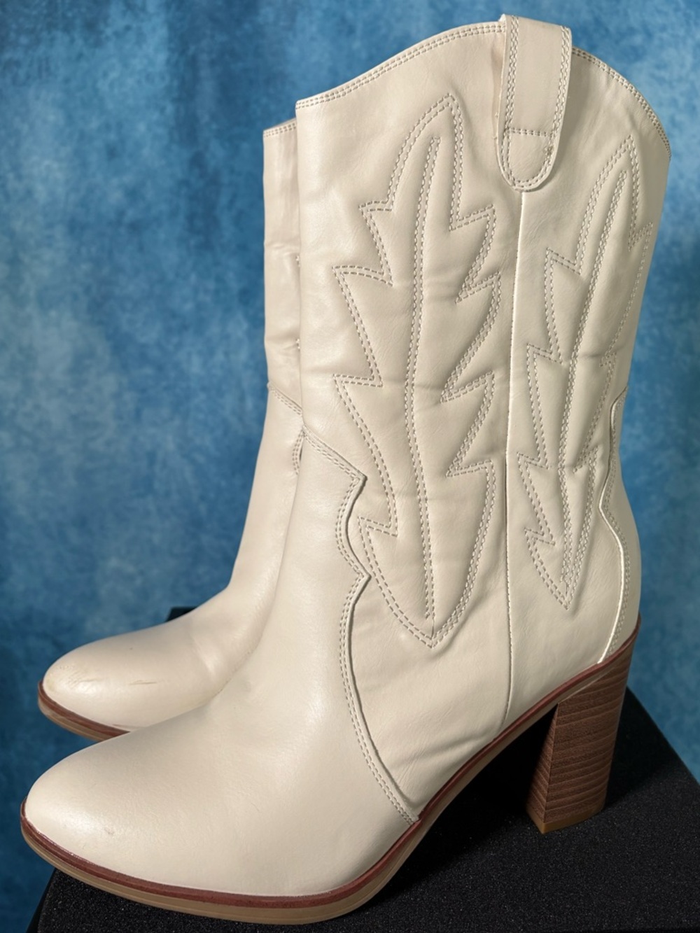 MIA Off‑White Cowboy Western Boots Women’s Size 9 – Minimal Wear